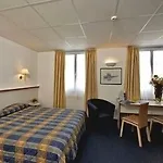 De La Hotel 3*