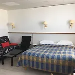 Hotel De La 3*