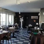 Hotel De La 3*