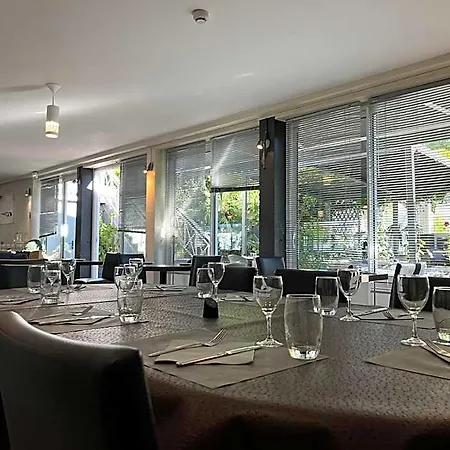 Hotel De La 3*