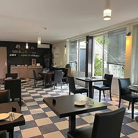 Hotel De La 3*