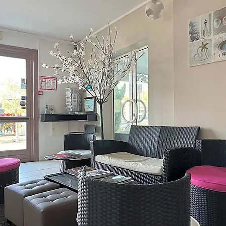 Hotel De La 3*