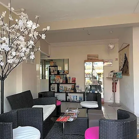 De La Hotel 3*