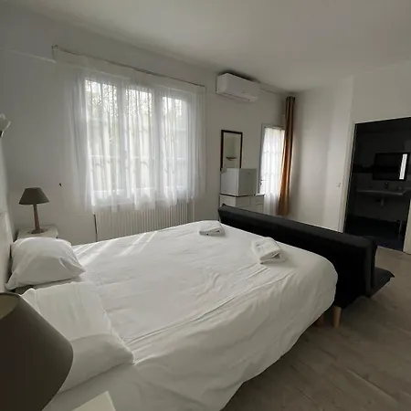 De La Hotel 3*