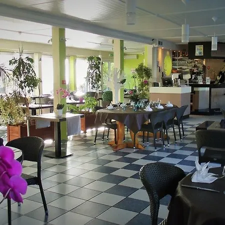 Hotell De La 3*
